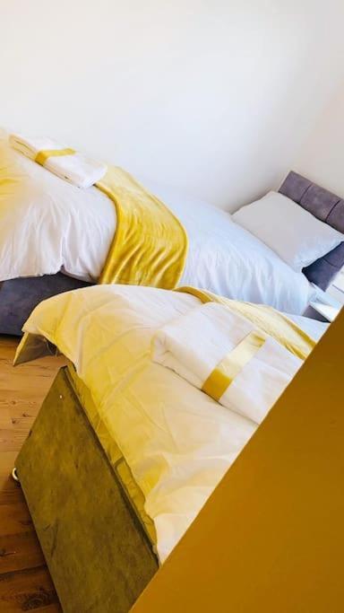 2 Bed Apartment With Free Parking Chelmsford Kültér fotó