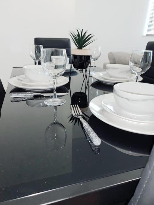 2 Bed Apartment With Free Parking Chelmsford Kültér fotó