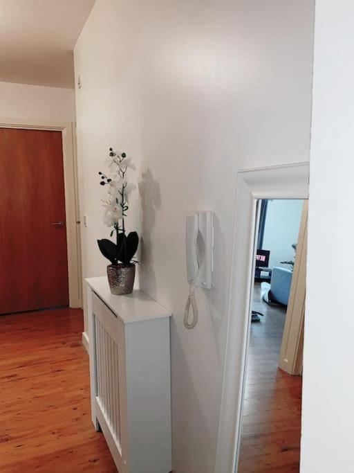2 Bed Apartment With Free Parking Chelmsford Kültér fotó
